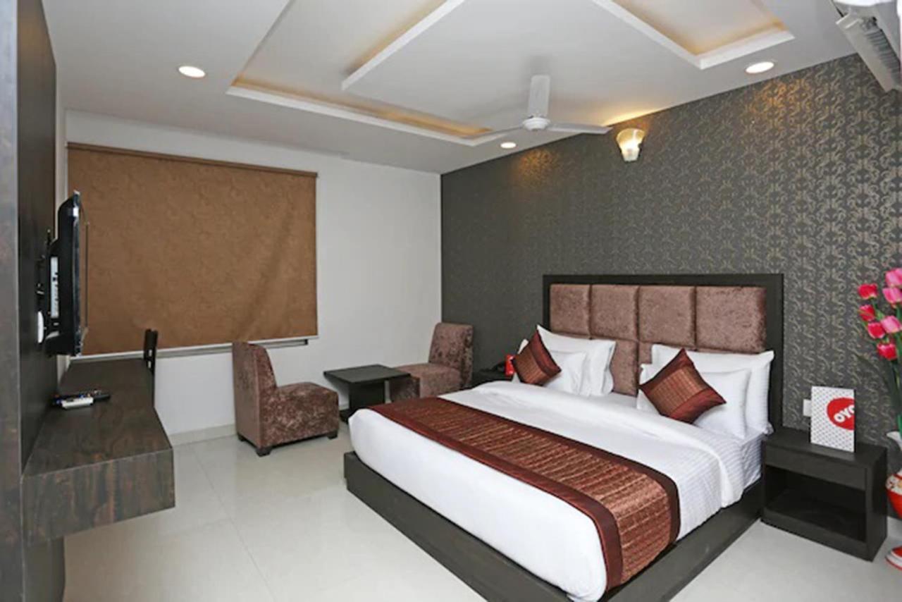 Hotel Grand Belwood Near Delhi Airport Új-Delhi Kültér fotó