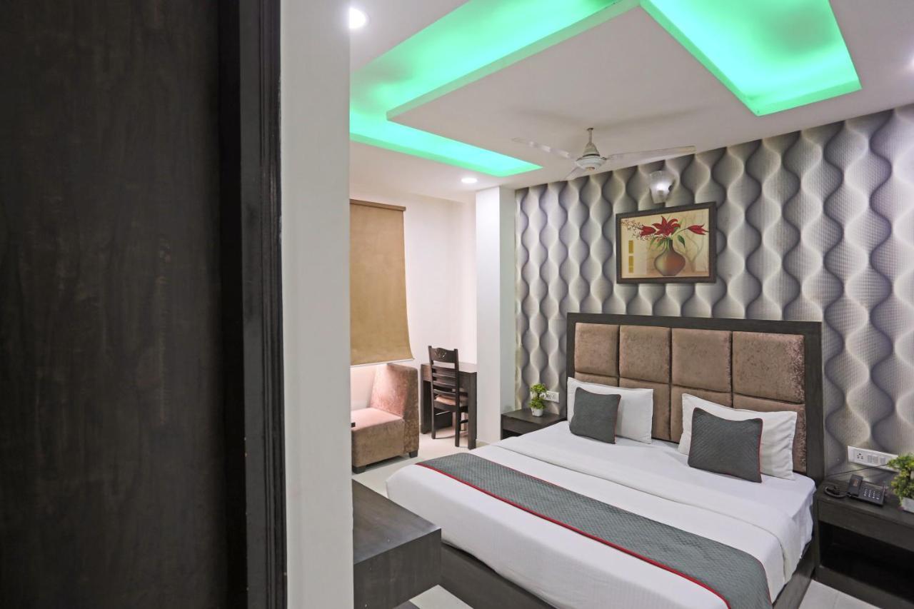 Hotel Grand Belwood Near Delhi Airport Új-Delhi Kültér fotó