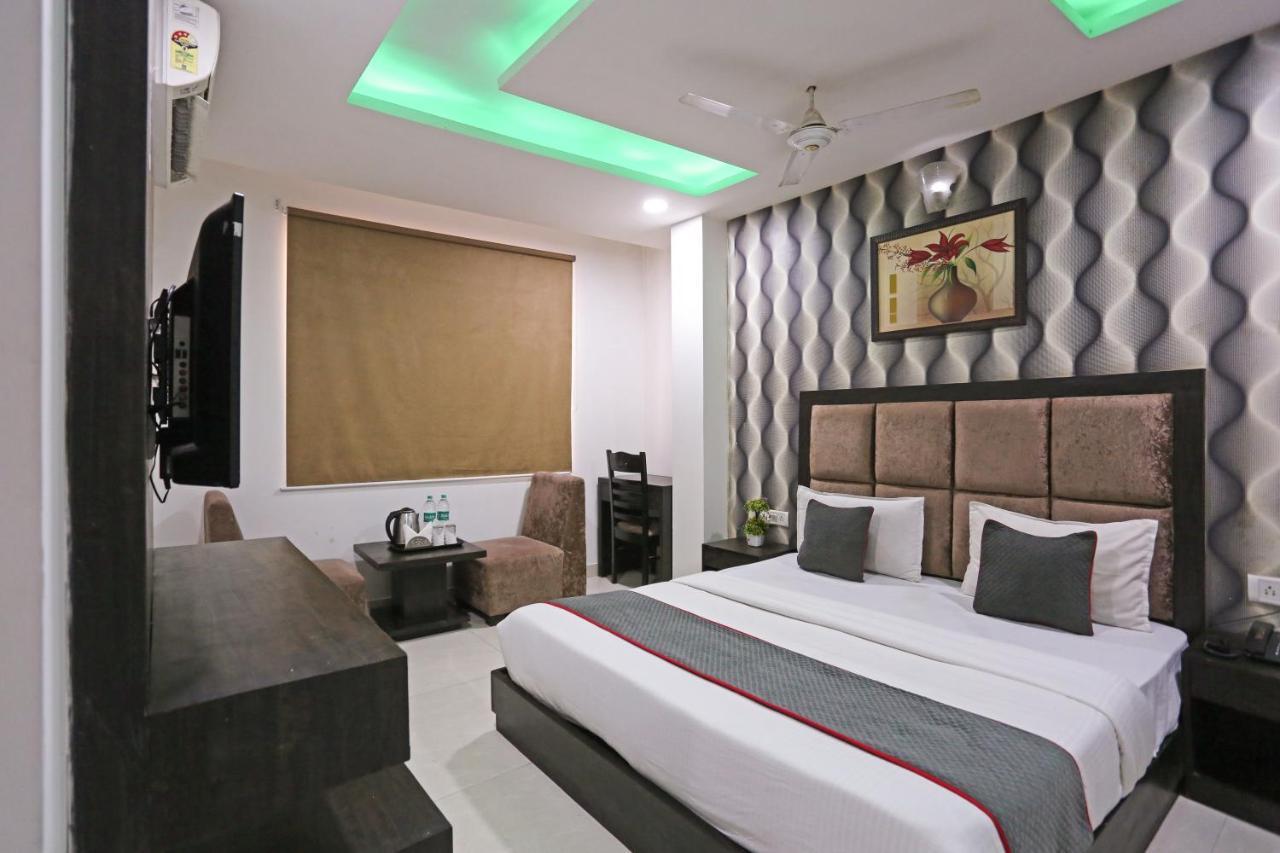 Hotel Grand Belwood Near Delhi Airport Új-Delhi Kültér fotó